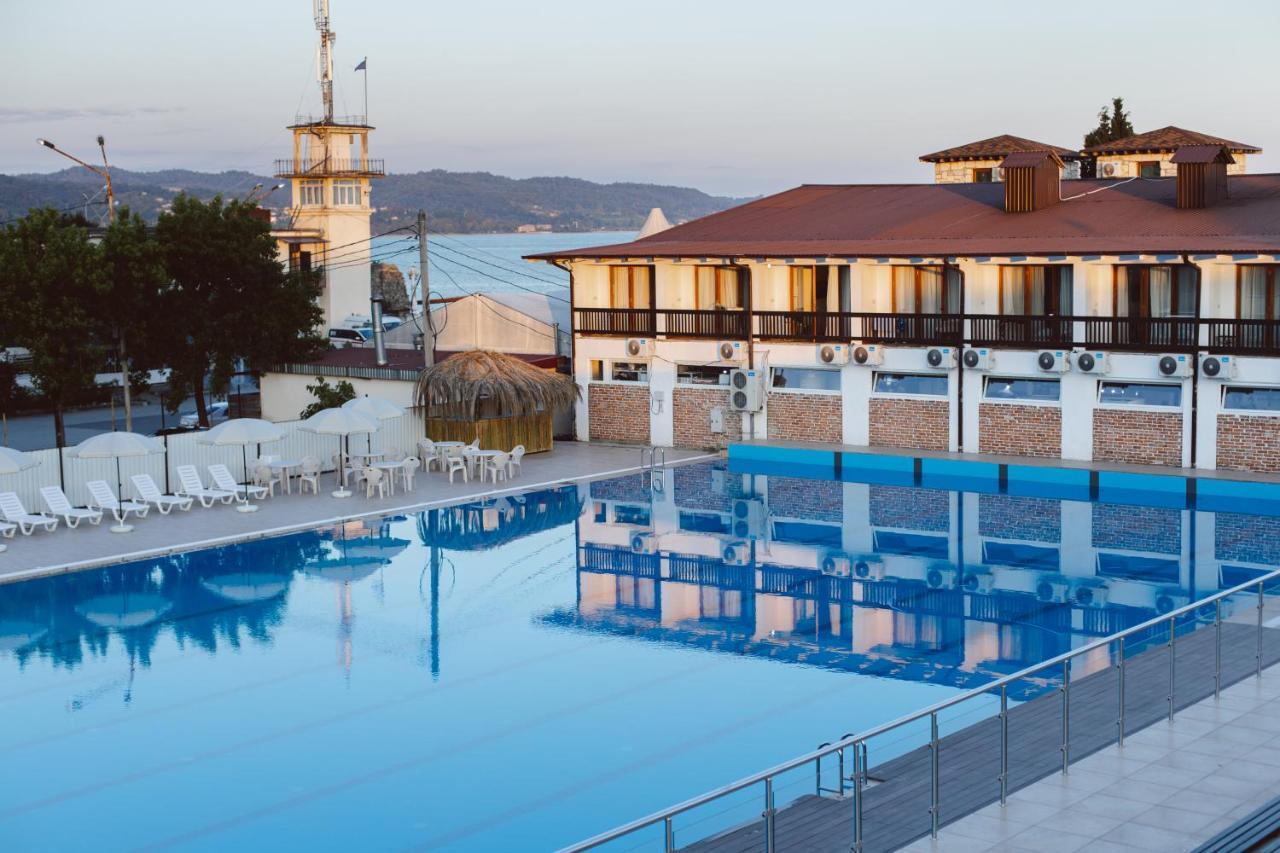 DEM Hotel Sukhumi Eksteriør bilde
