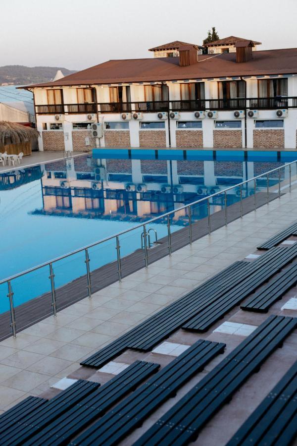 DEM Hotel Sukhumi Eksteriør bilde
