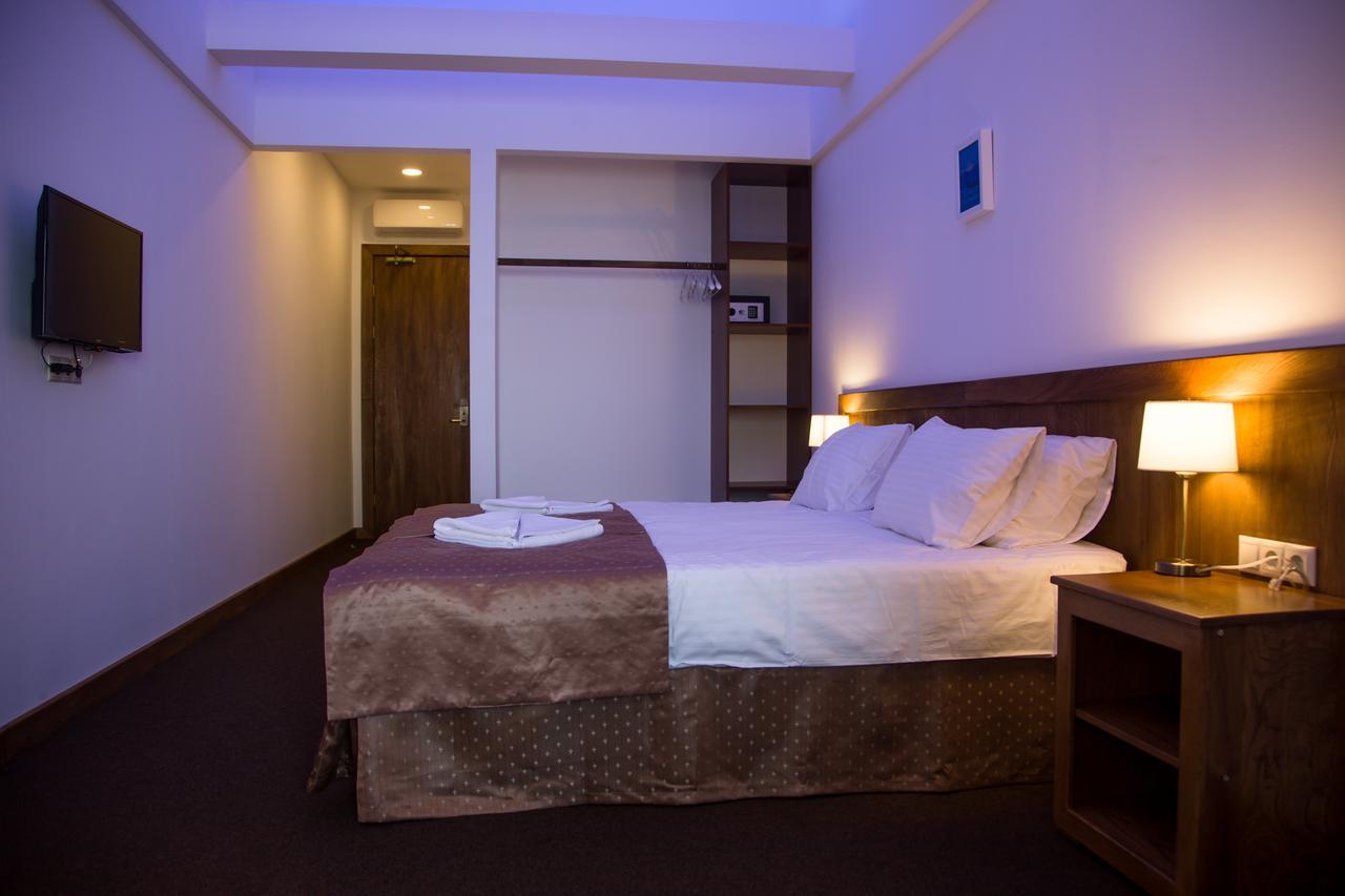 DEM Hotel Sukhumi Eksteriør bilde