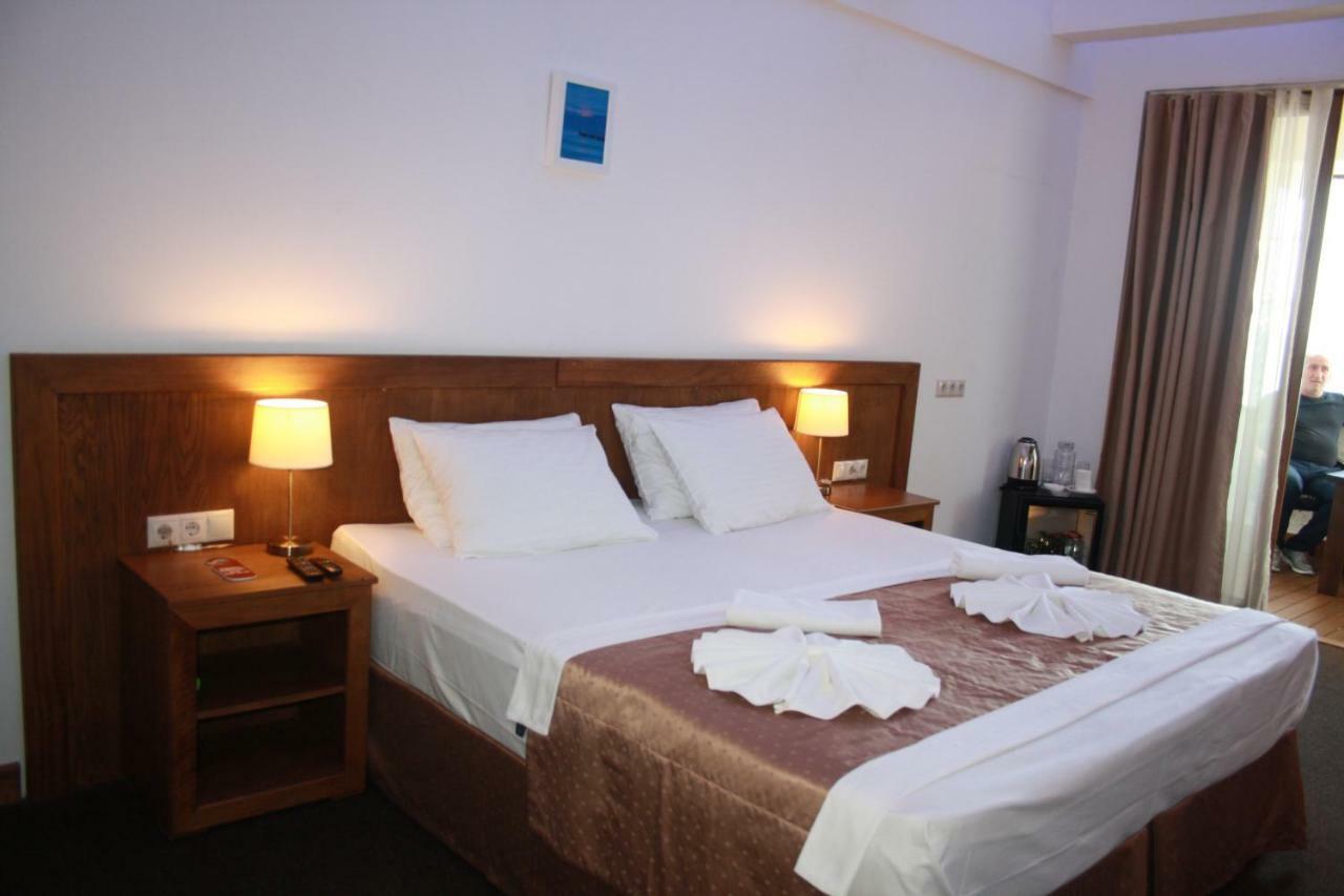 DEM Hotel Sukhumi Eksteriør bilde