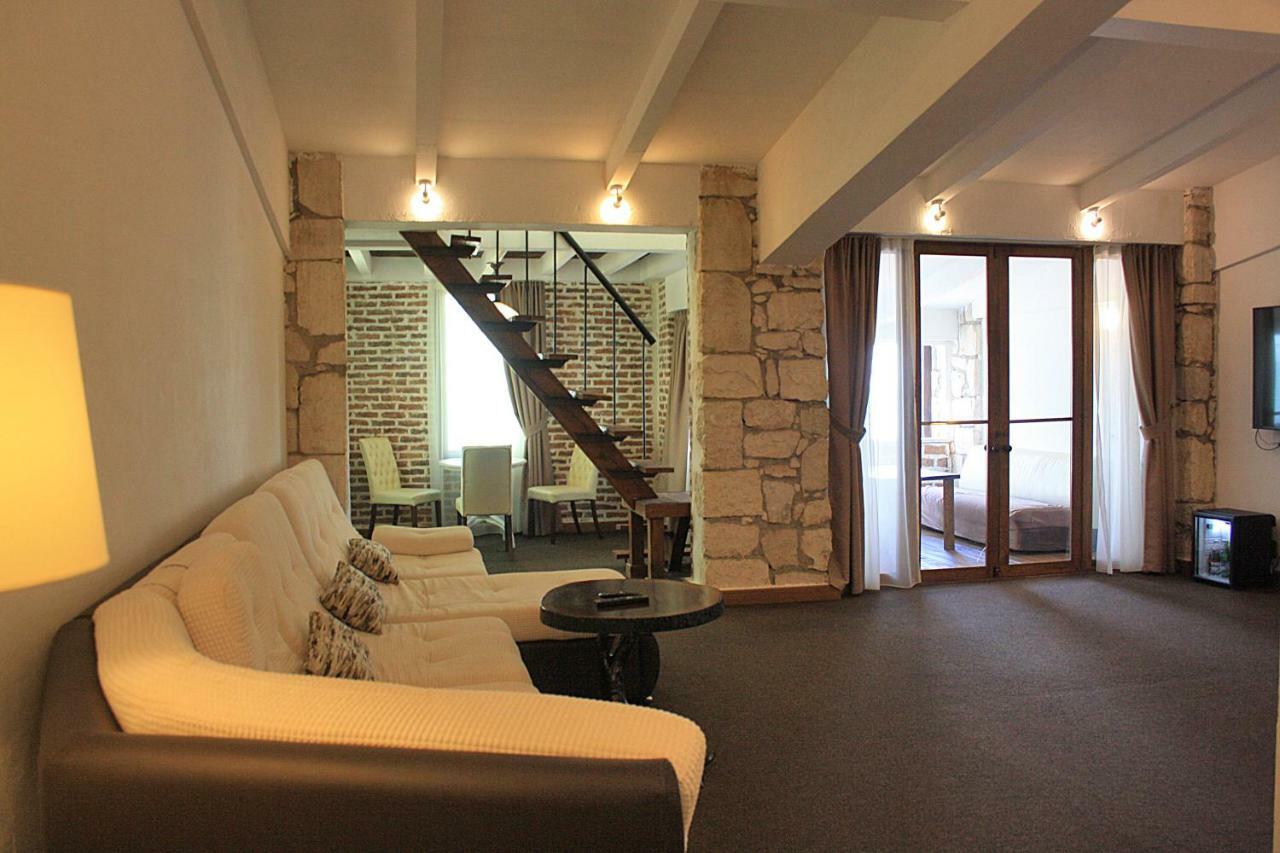 DEM Hotel Sukhumi Eksteriør bilde