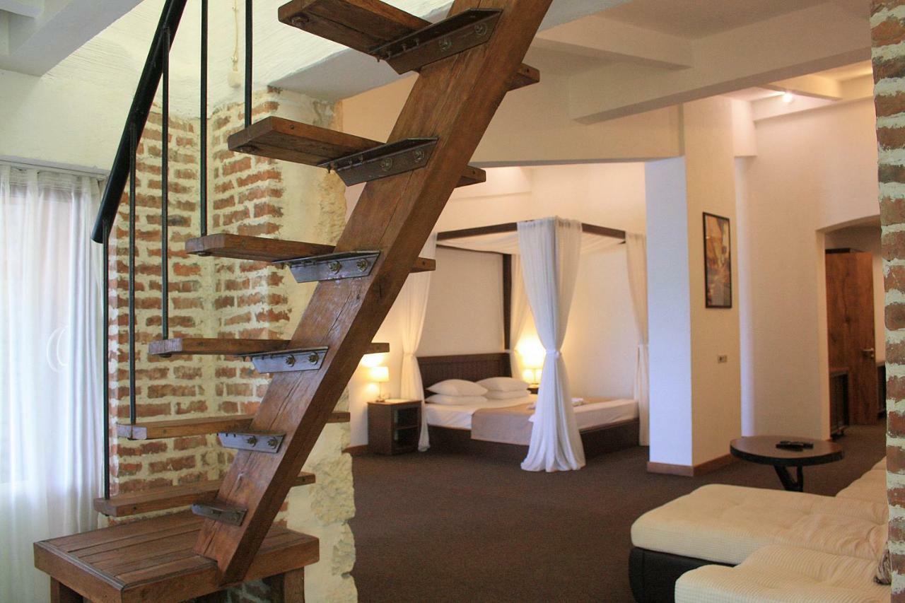 DEM Hotel Sukhumi Eksteriør bilde